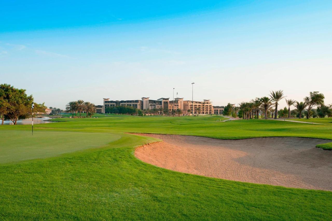 The Westin Abu Dhabi Golf Resort&Spa Exterior foto Golf Course at Al Forsan