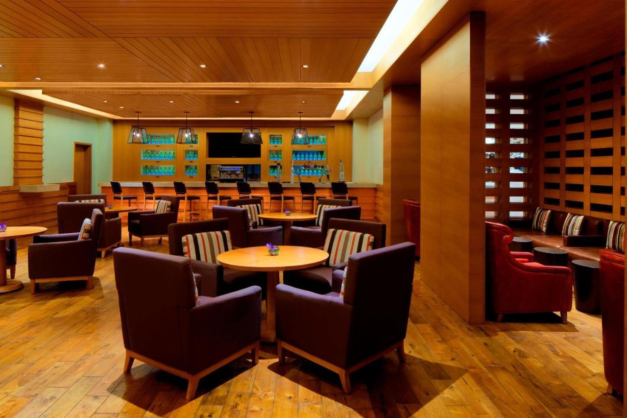 The Westin Abu Dhabi Golf Resort&Spa Exterior foto The lounge at the airport