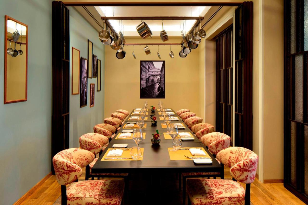 The Westin Abu Dhabi Golf Resort&Spa Exterior foto The private dining room at the restaurant