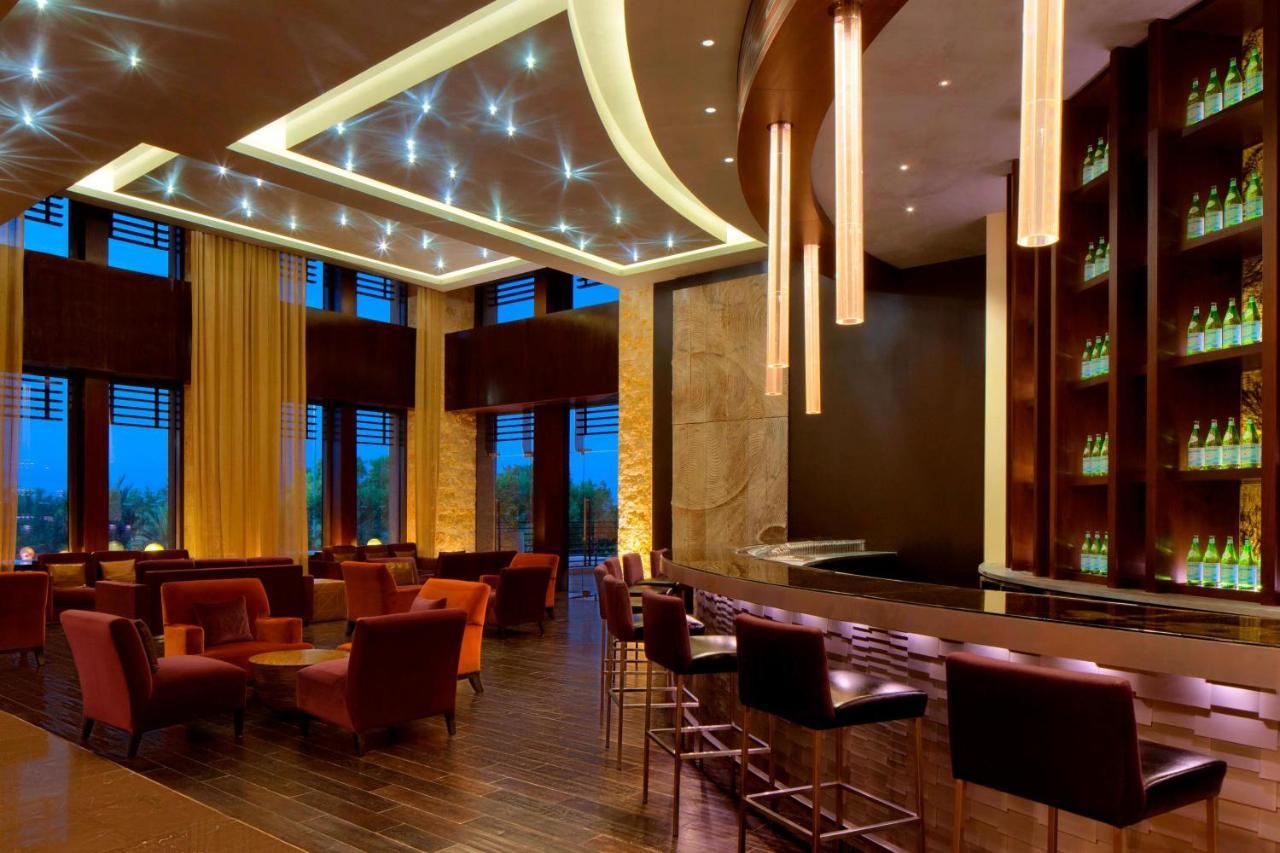 The Westin Abu Dhabi Golf Resort&Spa Exterior foto The bar at the Westin