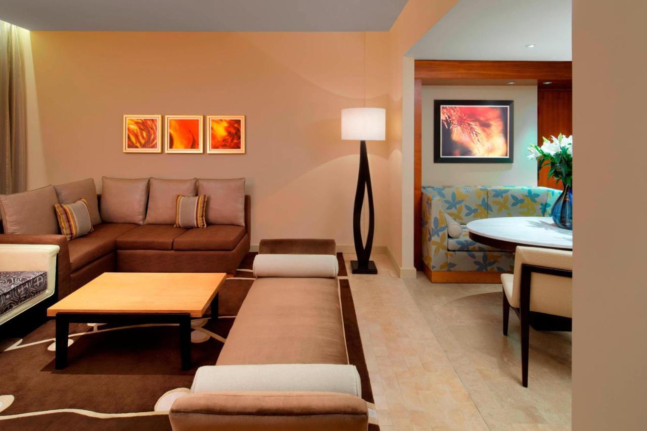 The Westin Abu Dhabi Golf Resort&Spa Exterior foto A suite at the Atlantis Resort